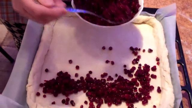 Новогодний пирог: Брусника под снегом.