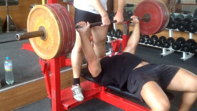 Жим штанги лежа - 200x3х3(1/3) смотреть онлайн