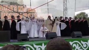 Адыгейский танец. Юноши и девушки