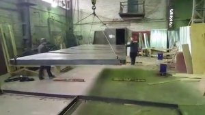Соединяем кровлю бытовки с основным металлическим каркасом бытовки