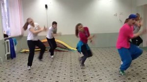 танец под песню Кристина Си мне не смешно