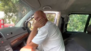 Живем в машине. Стали бомжами в Европе. Есть ли выход?