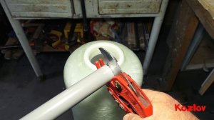 Установка трубки дренажно-распределительно системы фильтра очистки воды.