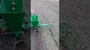Самодельная чеснокосажалка для минитрактора т012
