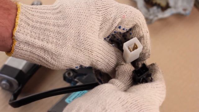 Замена моторчика стеклоподъемника задней двери Nissan Almera Classic III смотреть онлайн