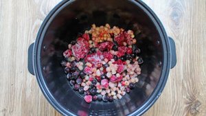 Компот из замороженных ягод в мультиварке