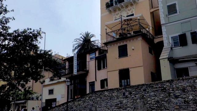 Италия .Площадь Колумба в Аренцано . смотреть онлайн