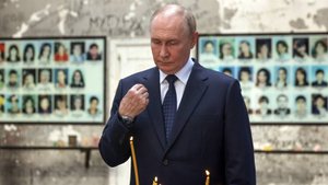 Владимир Путин почтил память погибших в Беслане
