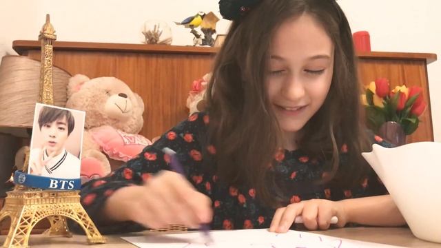 РИСУЮ КОРЕЙСКИХ АЙДОЛОВ С ЗАКРЫТЫМИ ГЛАЗАМИ // GOT7 BLACKPINK EXO смотреть онлайн