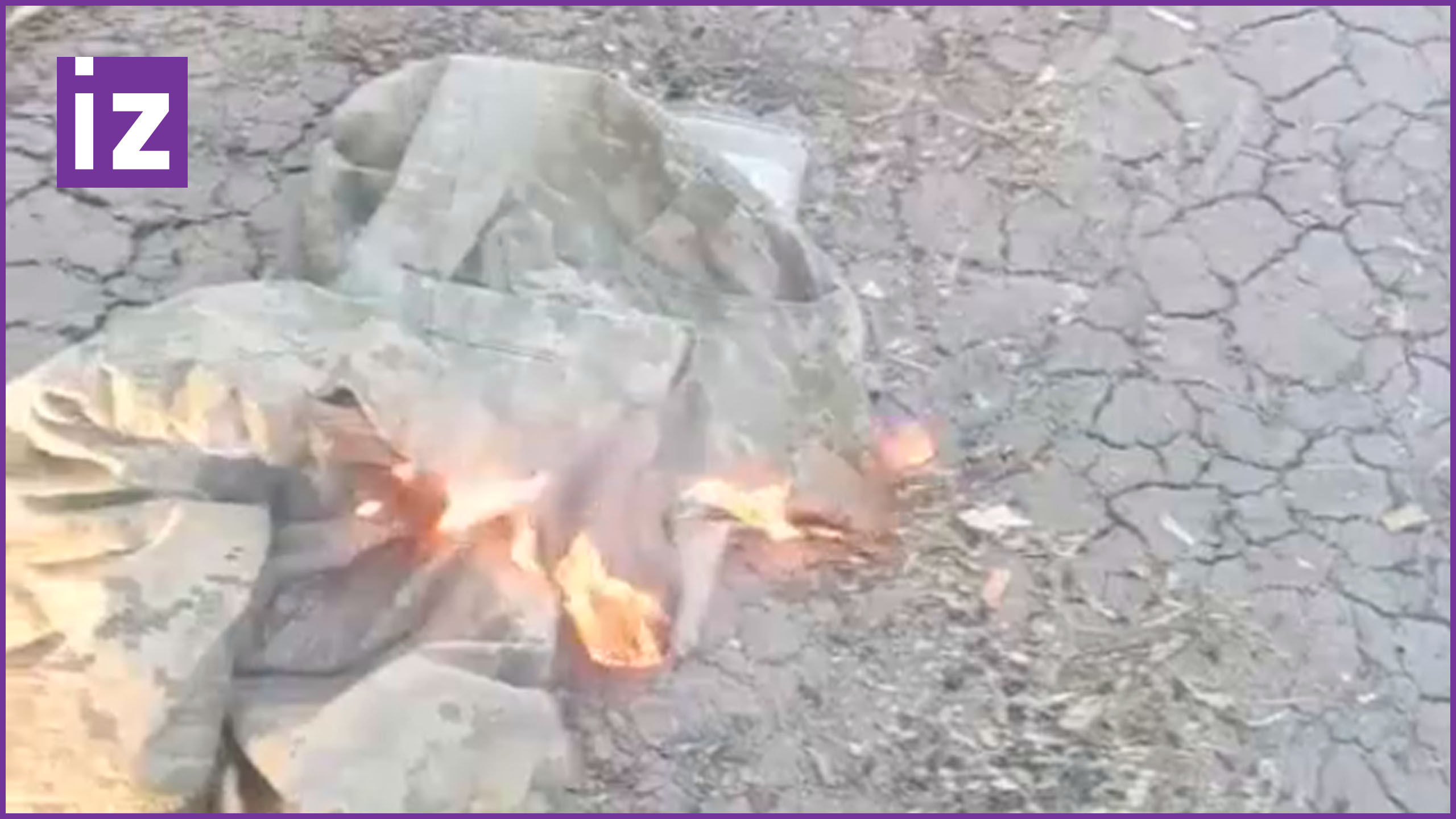 Форма ВСУшников горит как пластик: боевики показывают фаер-шоу на фронте