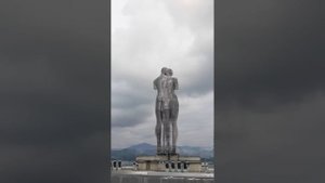 Али и Нино (проходят сквозь друг друга)