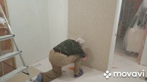 Как начать клеить обои