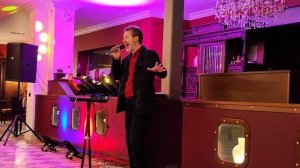 Позади крутой поворот