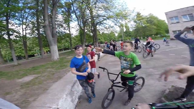 КТО ДАЛЬШЕ ПРЫГНЕТ !? BMX ЧЕМПИОНАТ смотреть онлайн