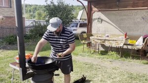 Басма в казане на даче / много овощей, полезное блюдо в казане на дровах.