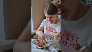 МУКБАНГ. ФАРШИРОВАННАЯ ГОРБУША ГОРЯЧЕГО КОПЧЕНИЯ, ОТВАРНОЙ КАРТОФЕЛЬ, РЕДЬКА, ЛУЧОК?