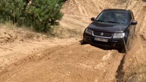 Suzuki Grand Vitara V6 2.7 vs 2.0. Песочные покатушки.