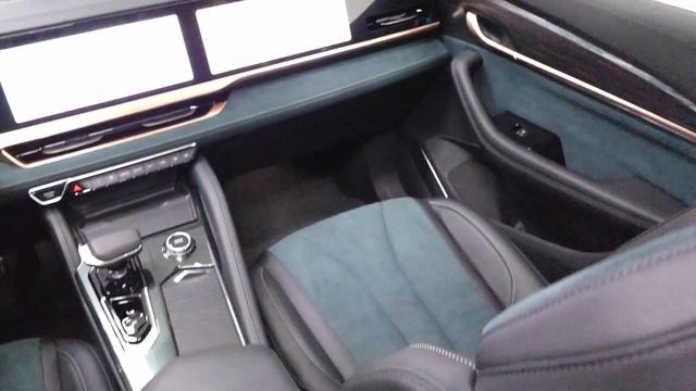 В продаже эксклюзивный полноприводный кроссовер Geely Monjaro 2022 года смотреть онлайн