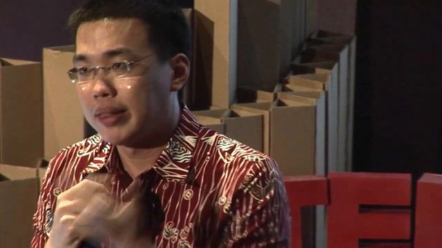 TEDxUI - Leonardus Kamilius - Giving Beyond Microfinance смотреть онлайн