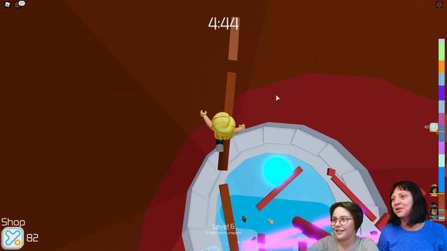 ВИКИ ШОУ ДОГОНЯЕТ НАС В РОБЛОКС ТАВЕР! Проходим ПРО БАШНЮ АДА в Roblox Tower of Hell смотреть онлайн