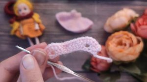 Вяжем платье крючком для маленькой куколки.