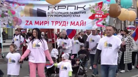 В Москве традиционное первомайское шествие заменил автопробег "Zа мир без нацизма"