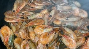 Как вкусно  пожарить замороженные креветки...