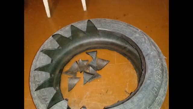 Клумба для цветов из колёсика.