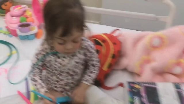 VLOG : Играем. Гуляем. Опять больница... ??? Поменяли гипс.