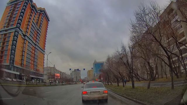 Движение на автомобиле по Тюмени до торгового центра "Зеленый берег"