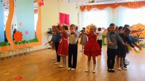 Танец с осенними листочками "Листопад" подготовительная группа