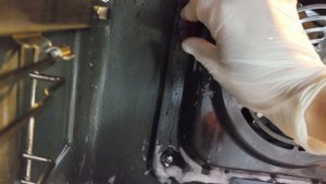 Знаете ли вы, как легко очистить духовку от нагара и старого жира