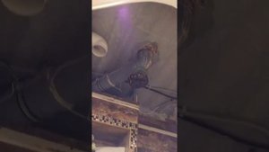Течь на последнем этаже новостройки
