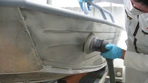 Зачистка под окраску алюминиевой лодки / Sanding aluminium boat