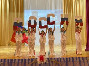 КОНЦЕРТ "ГОРДИСЬ, ОТЧИЗНА, СЛАВНЫМИ СЫНАМИ!". Танцевальный коллектив "Непоседы"