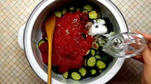 Вкусный салат из огурцов на зиму без стерилизации.