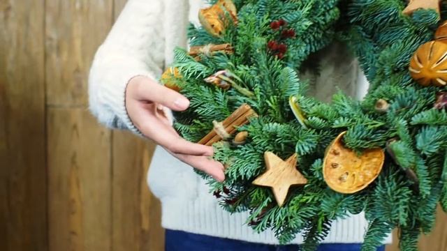 Новогодние венки от студии флористики и декора "Незабудка" смотреть онлайн