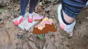 🤎 ДЕВОЧКА В КРОССОВКАХ И ДЖИНСАХ ХОДИТ ПО ГРЯЗИ Girl in Mud Red Shoes and Socks