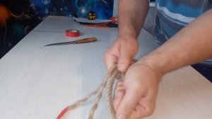 Плетение петли на веревке.