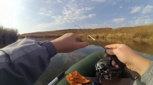 Мормышинг в октябре - ловим плотву на спиннинг! Навахо мормышка в деле