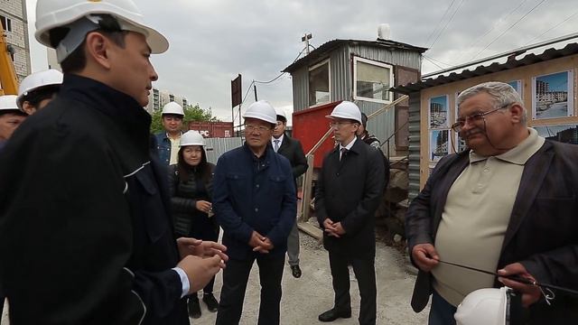 Алтай Кульгинов совершил рабочий объезд по проблемным объектам долевого строительства смотреть онлайн