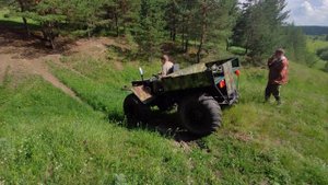 Результат моей самоизоляции 2020 года. Самодельный вездеход переломка на ободрышах от БТР.