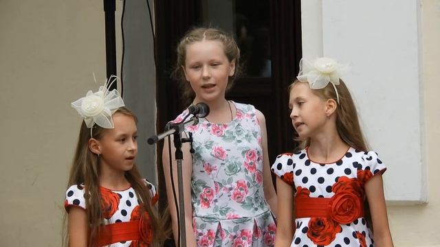 Над нами солнце светит смотреть онлайн