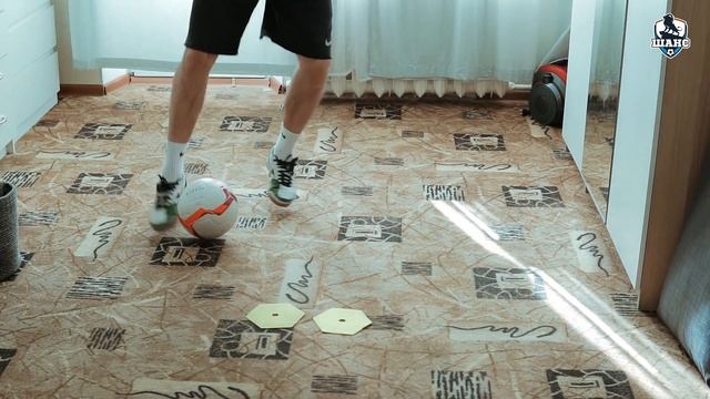 КАК ОБЫГРАТЬ ЛЮБОГО ИГРОКА В ФУТБОЛЕ?! 3 ЭФФЕКТИВНЫХ ФИНТА! смотреть онлайн