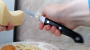 Как натереть сыр без тёрки