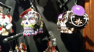 Прогулка по Рождественскому магазину (США). Много новогодних игрушек и все для украшения дома.