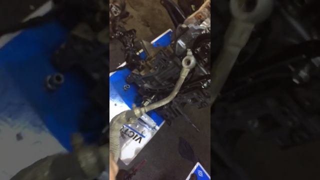 Toyota RAV 4 собираю мотор D-CAT 2.2 DISEL Toyota RAV 4 assembling D-CAT 2.2 DISEL engine.mp4 смотреть онлайн