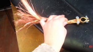 Подсоединяем клемму аккумулятора самодельным кабелем.