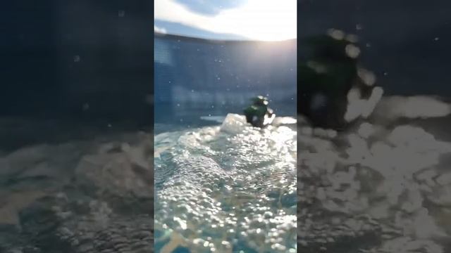 Пультоуправляемый гидроцикл на замедленной съемке