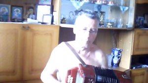 Алешка жарил на баяне